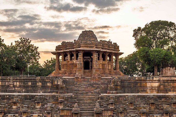 Gujarat Rani ke Vav Modhhera Sun Temple Tour Package